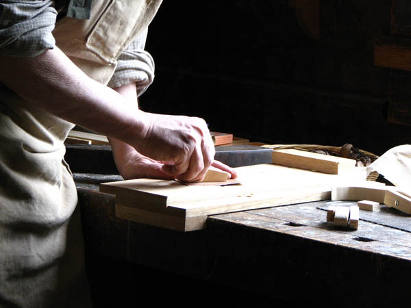 Nuestro equipo de profesionales cuenta  con muchos años de contrastada <strong>experiencia</strong> en el sector de la <strong>carpintería de madera en Tavertet</strong>.
